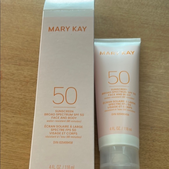 Mary Kay Sunscreen Broad Spectrum SPF 50 - Pink and Orange - Picture 2 of 6